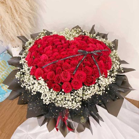 seven florist heart shape 99 roses 02a