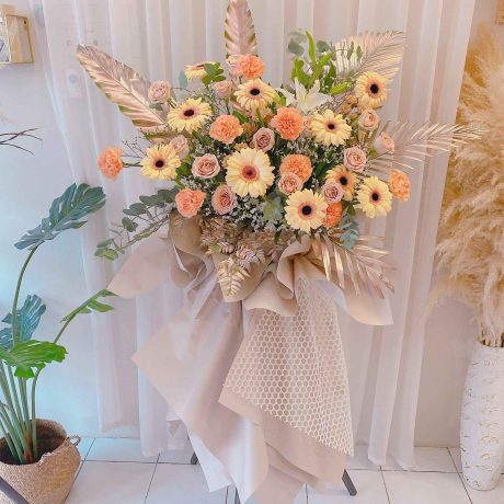 Peachy Wishes Flower Stand